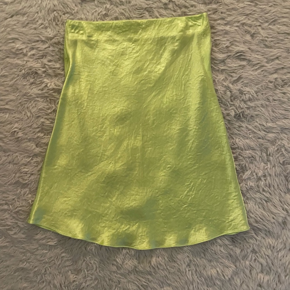 Babaton neon green very flattering stretchy waistband skirt.